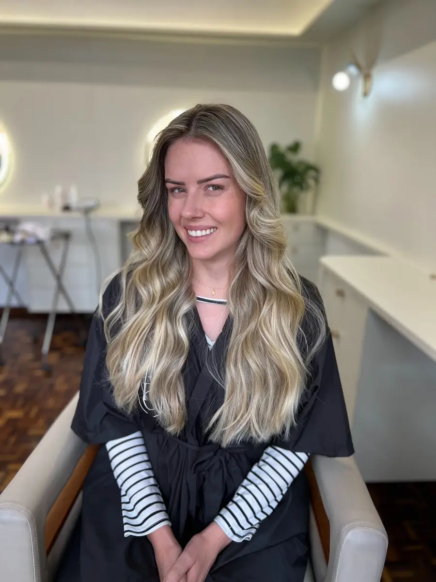 Loiro com ondas