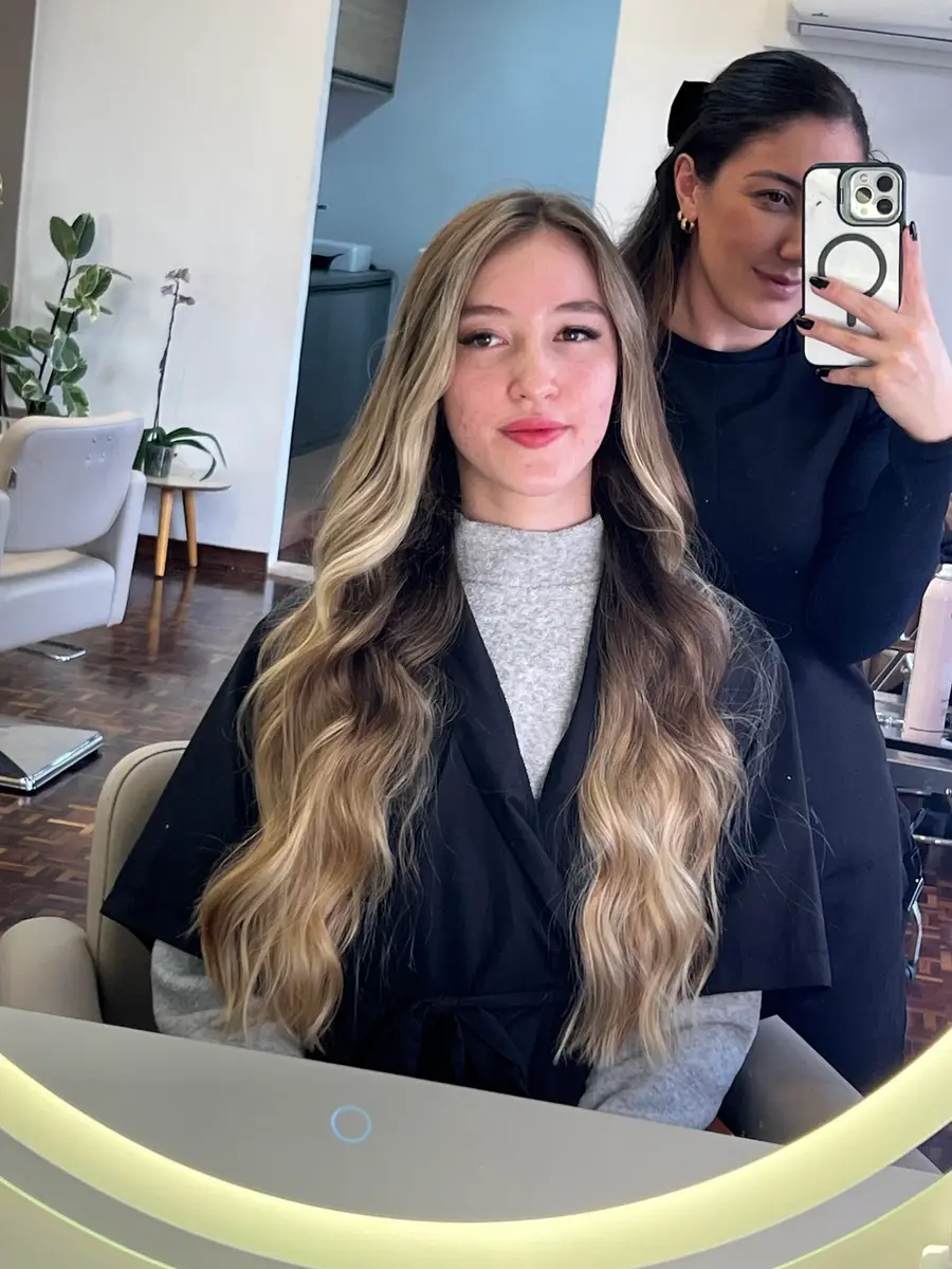 Cliente com mechas longas